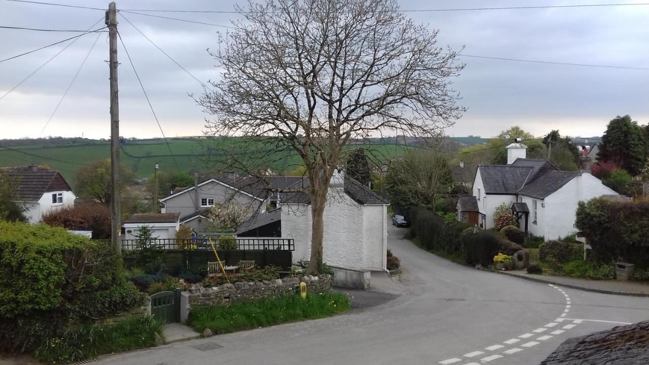 The Weary Friar Inn Pillaton Extérieur photo
