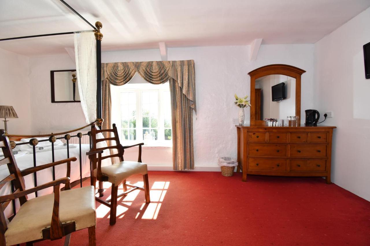 The Weary Friar Inn Pillaton Extérieur photo