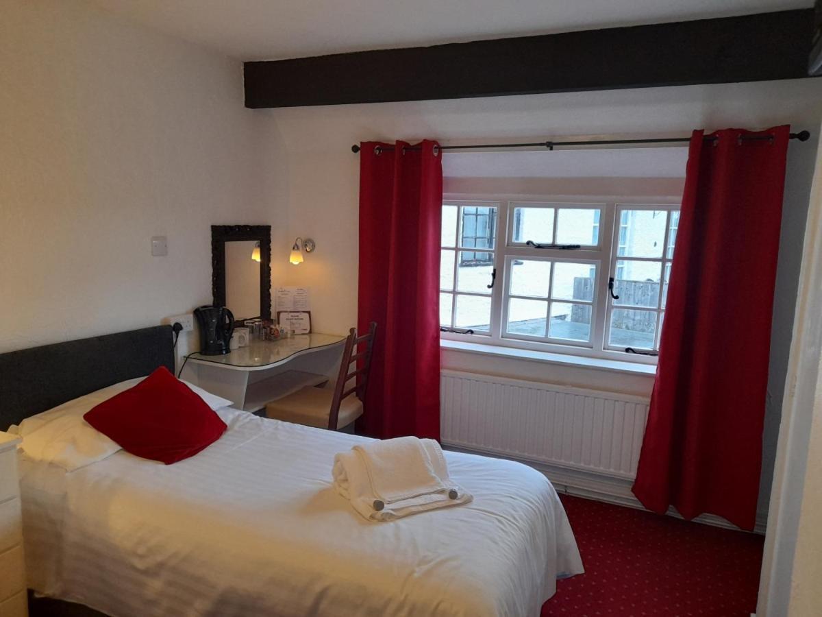 The Weary Friar Inn Pillaton Extérieur photo