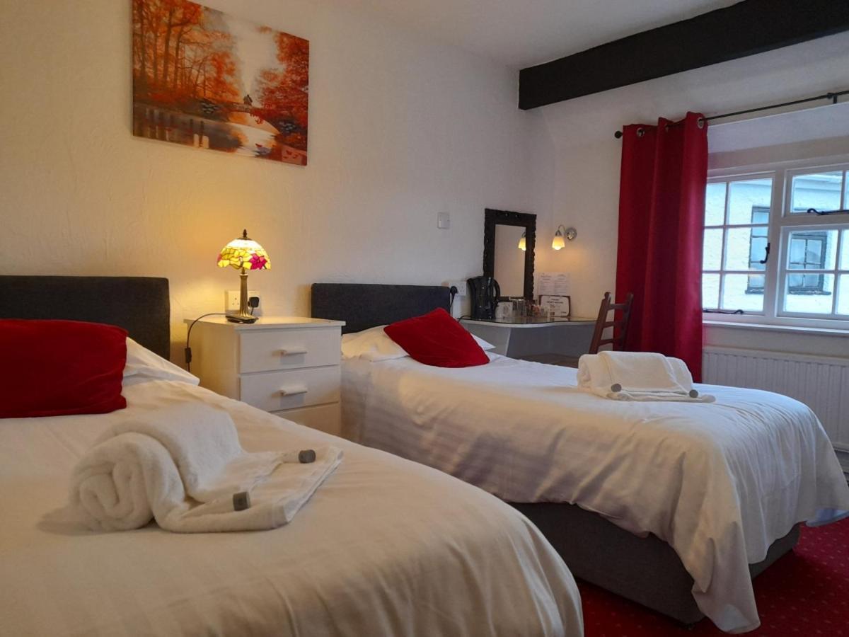 The Weary Friar Inn Pillaton Extérieur photo