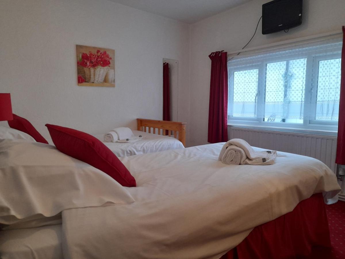 The Weary Friar Inn Pillaton Extérieur photo