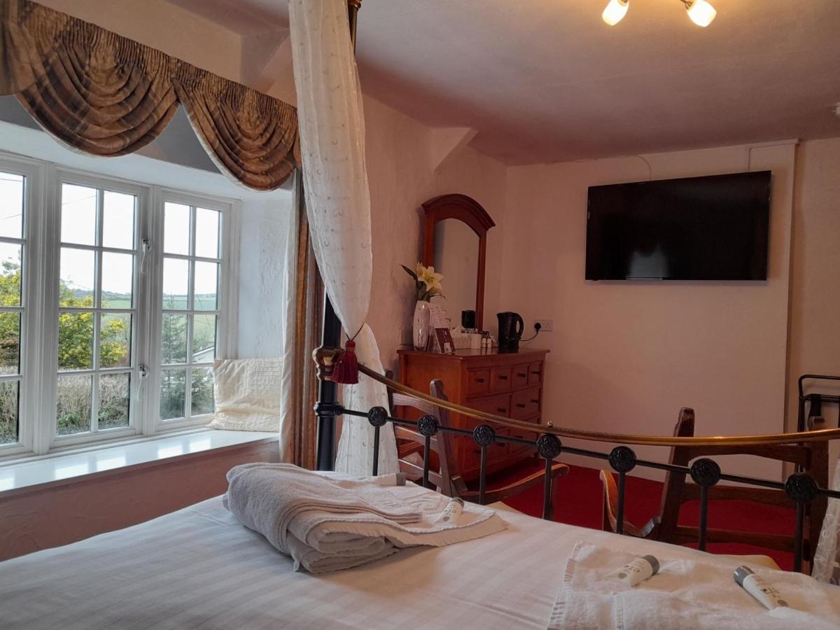The Weary Friar Inn Pillaton Extérieur photo