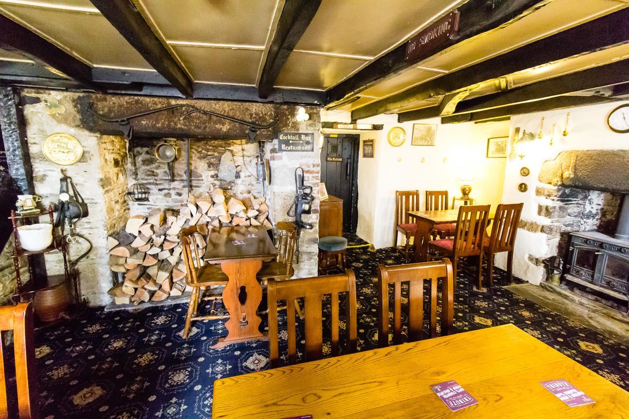 The Weary Friar Inn Pillaton Extérieur photo