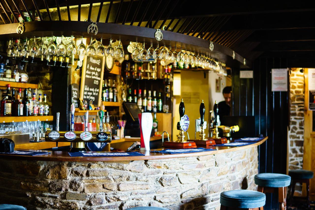 The Weary Friar Inn Pillaton Extérieur photo