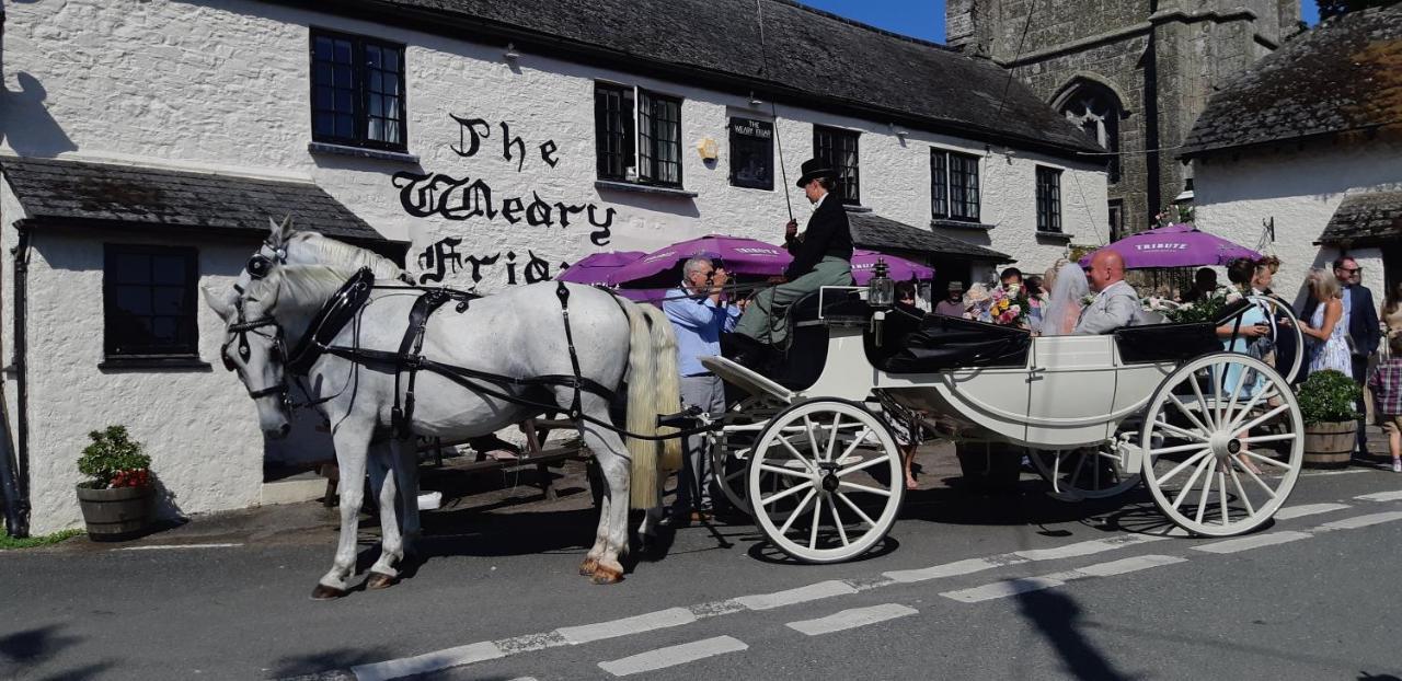 The Weary Friar Inn Pillaton Extérieur photo